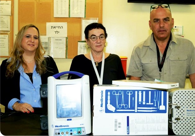  חברת מדטרוניק תרמה לבית החולים יוספטל 