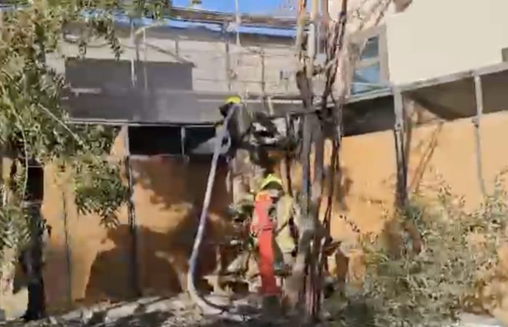 שריפה במבנה בחוף אלמוג באילת