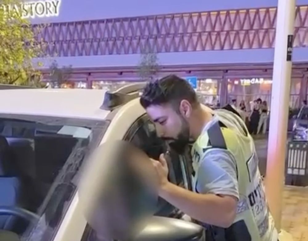 אילת: תינוקת ננעלה ברכב וחולצה בשלום בזכות מתנדבי ידידים