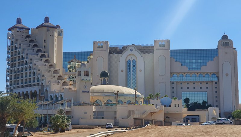 עובד מלון באילת נעצר בחשד לגניבה מכספת של אורח
