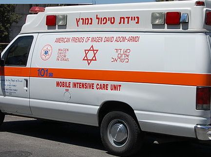 פעוט בן שנה וחצי נפצע בינוני לאחר שעף מרכב בדרך הרים באילת