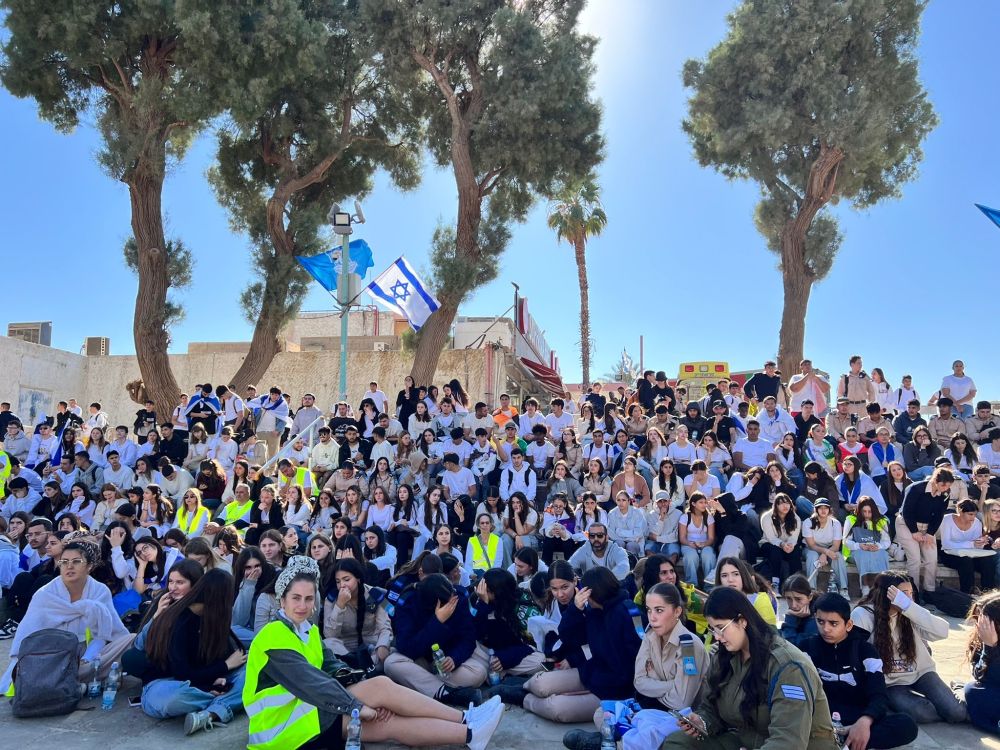 אלפי  תלמידים צעדו לזכרם של בני אילת שנפלו במלחמת ׳׳חרבות ברזל׳׳