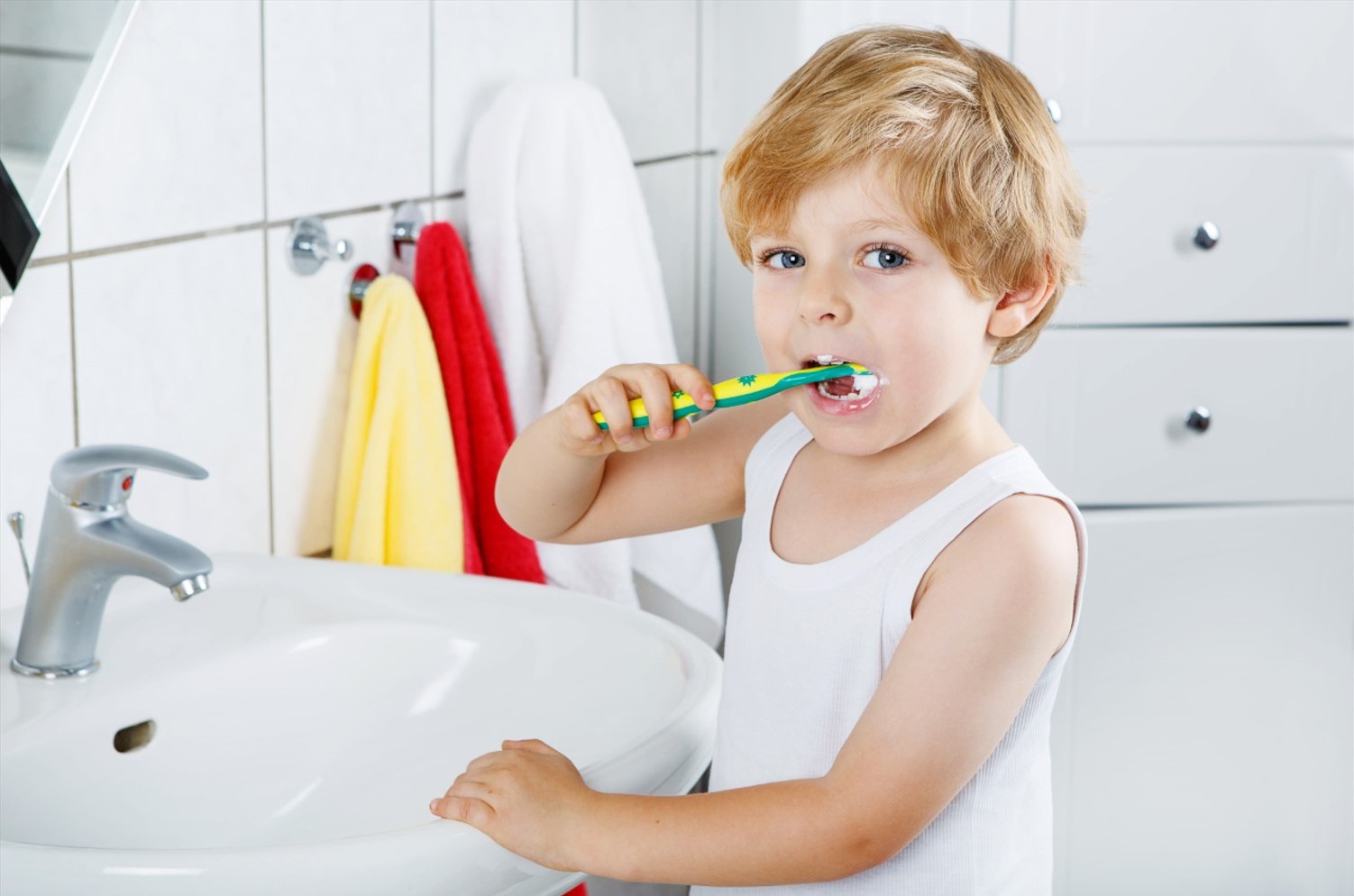 הורים צעירים שואלים ומתעניינים לא מעט בנושא משחות שיניים לילדים