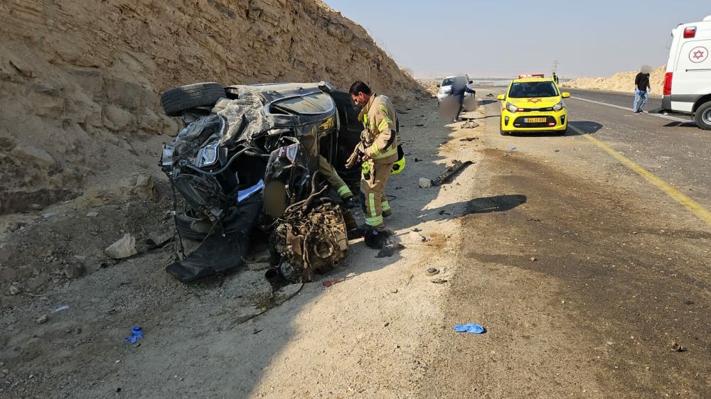 ארבעה פצועים בהתהפכות רכב בכביש 90 סמוך לפארן