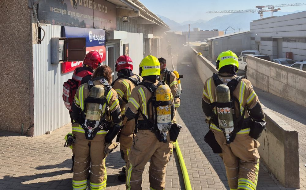 צפו: שריפה בנגרייה באזור התעשייה באילת