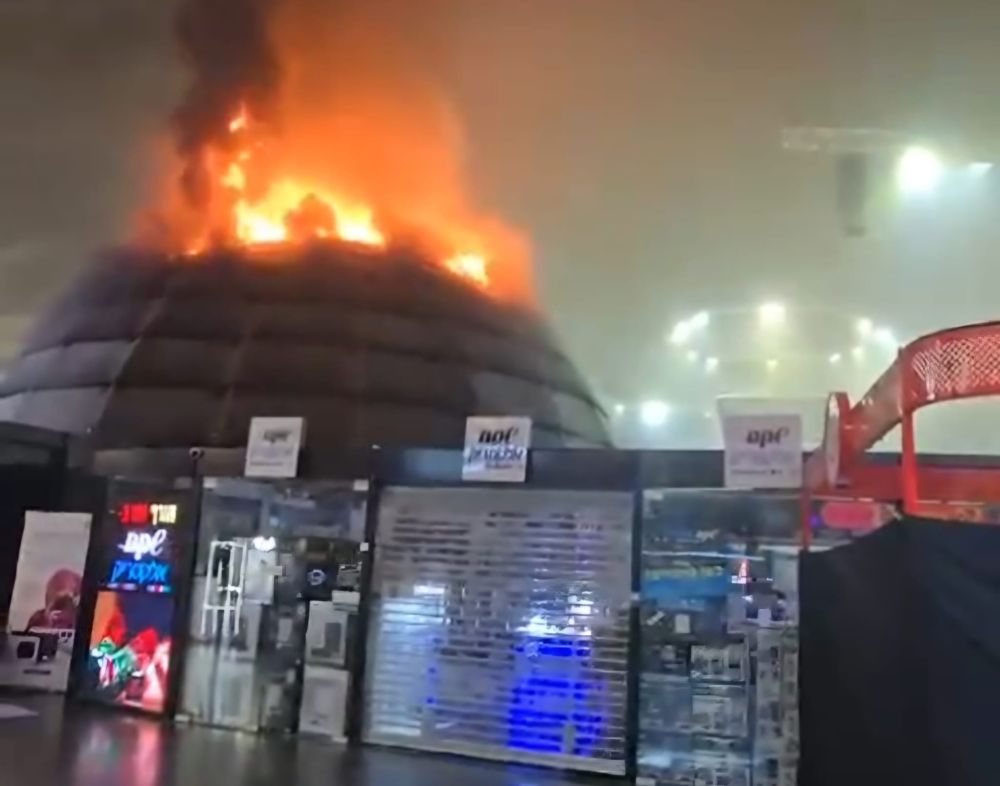 צפו: שריפה בקניון אייסמול באילת