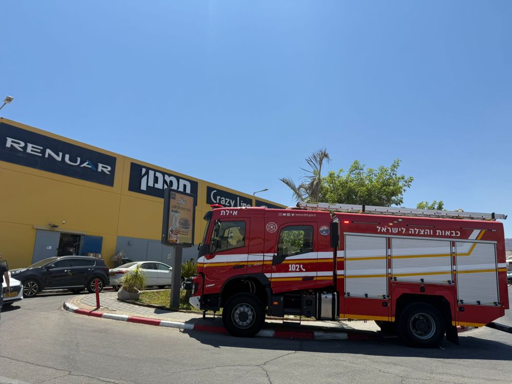 שריפה בגג של חנות במתחם ביג אילת