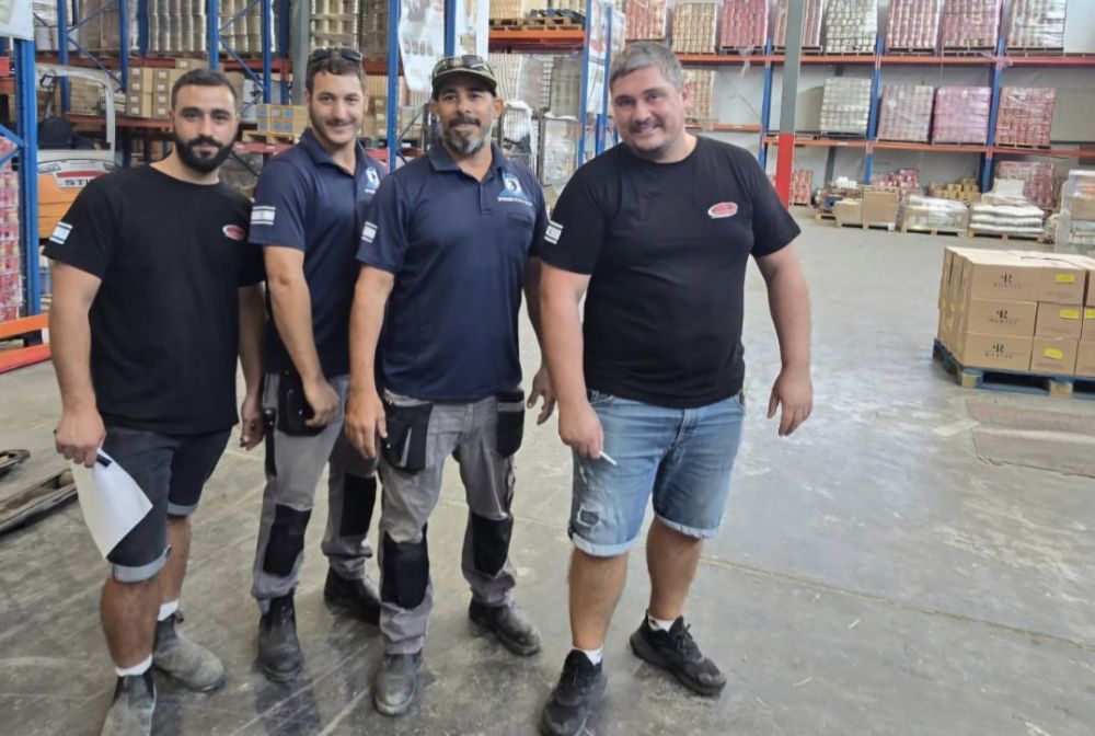 יוזמה אילתית: דגל ישראל על מדי העבודה