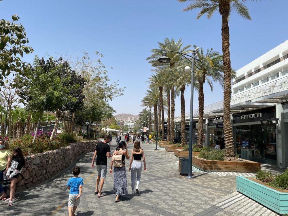 ביהמ''ש: זוהה דר הרחוב שפגע במארחת ג'ירף באילת ושבר את כתפה