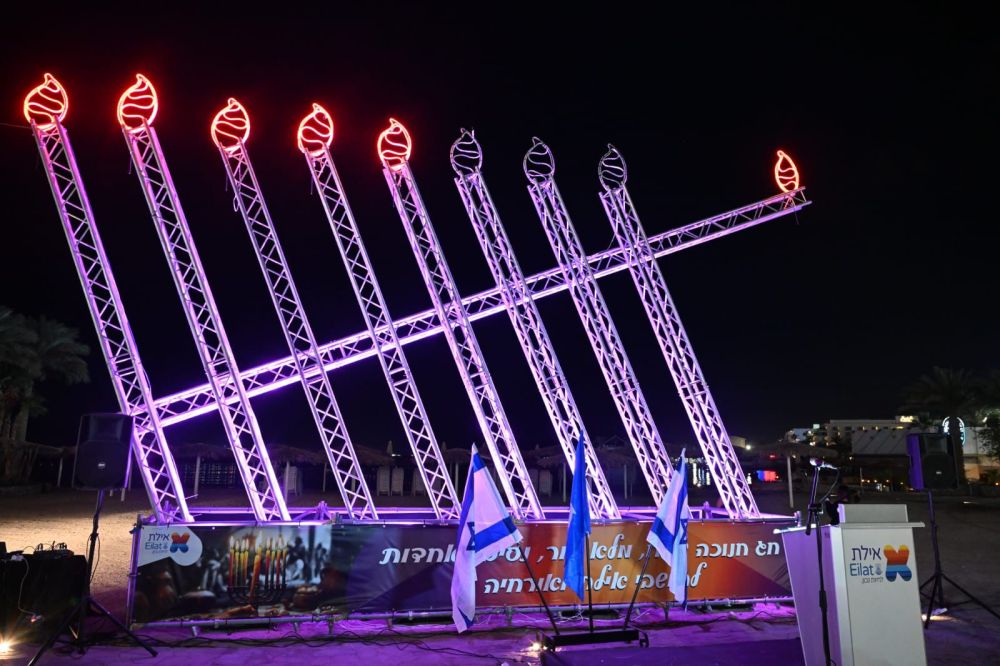 אילת הקדישה את הנר החמישי של חנוכה לשובם של החטופים