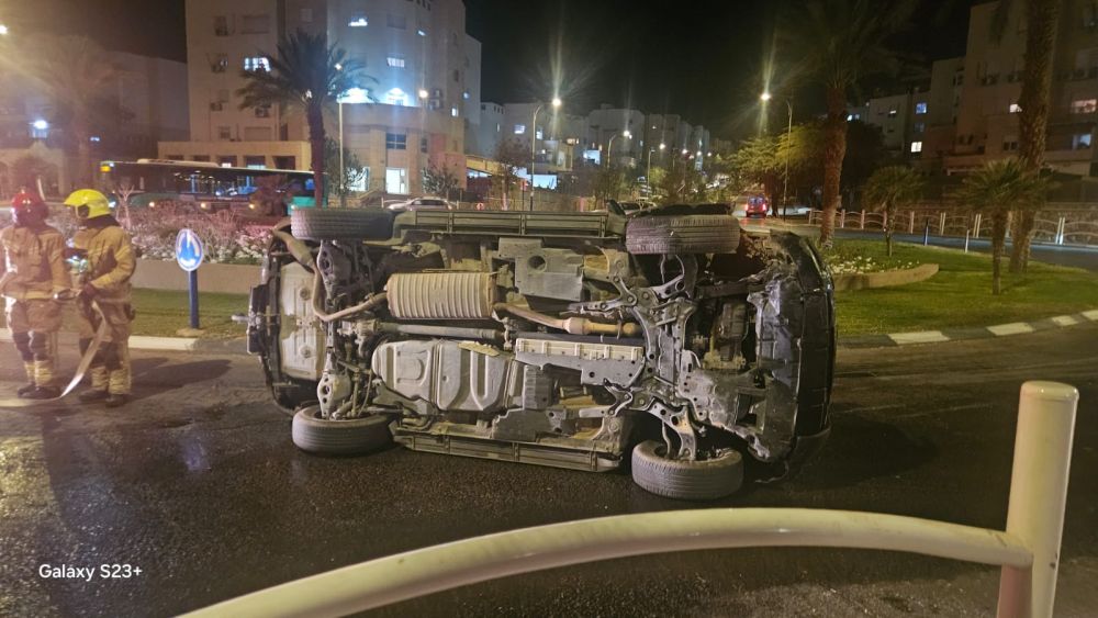 יום של תאונות באילת: הולך רגל נפגע ליד מלון מלכת שבא ורכב התהפך בשחמון