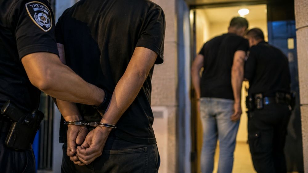 חוב של 20 אלף שקל הצית עימות באילת: גז פלפל, סכין ואבן ושלושה עצורים