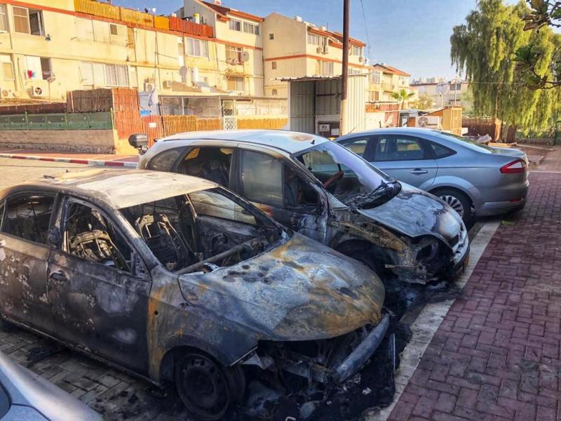 כיצד עלו באש שורת רכבים באילת?