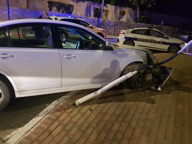 ברח מהשוטרים והתנגש בעמוד