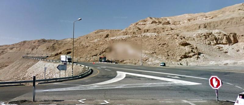 משאית התהפכה סמוך לצומת הערבה