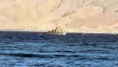 רוחצי החוף באילת נדהמו - סירת חיל הים פתחה בירי חי אל עבר החוף