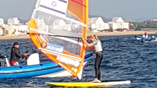 השופט הרשיע את הנאשם ואז נתן לו כסף לאוכל 
