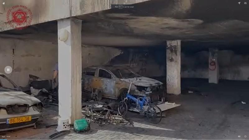 צפו: חוקר השריפות קבע - שלושה רכבים נשרפו באילת בגלל סוללת אופניים