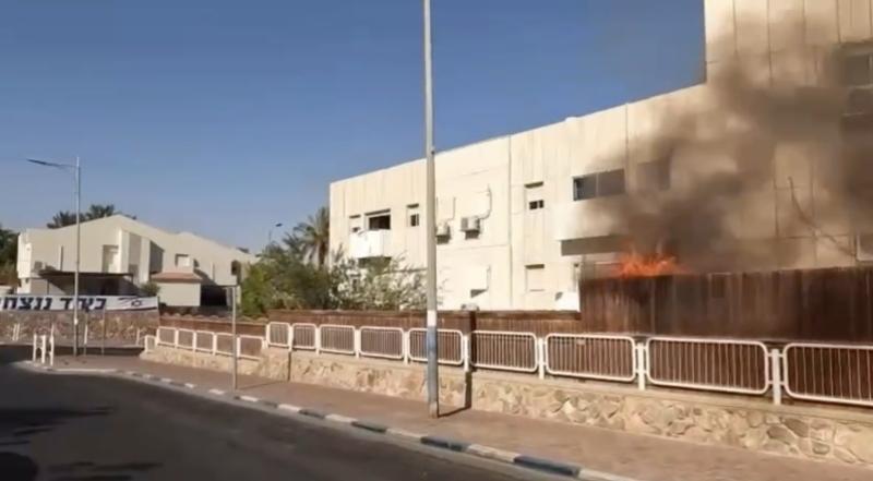 צפו: שריפה ברחוב החשמונאים באילת