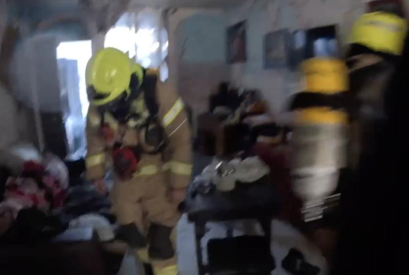 צפו בתיעוד: לוחמי האש פעלו בשריפה שפרצה בבניין ״סינג סינג״ באילת