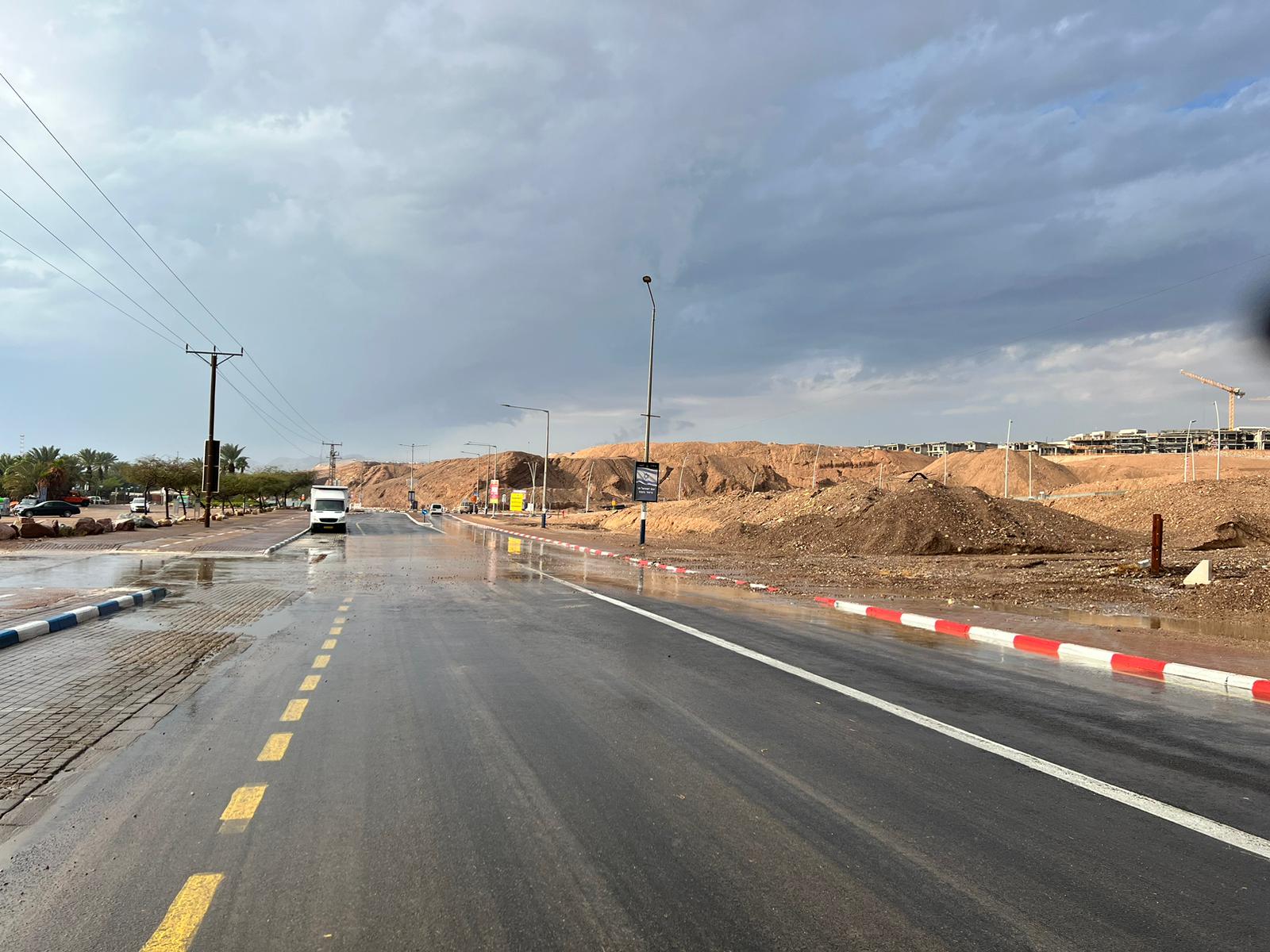 צפו: שיטפונות בערבה, כביש 90 חסום לתנועה במספר מוקדים