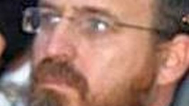 לא הובאה לבדיקה פסיכיאטרית והשליכה נעל על השופט