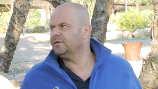 מי ניסה לפגוע במנהל השירות הווטרינרי?
