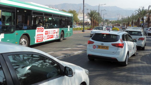 העירייה: נשקול החזרת שדרות התמרים לארבעה נתיבים
