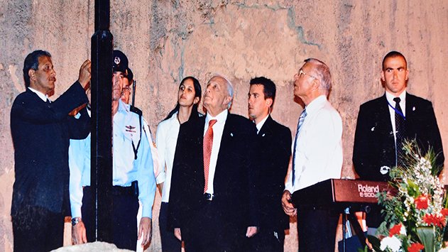 בלעדיו