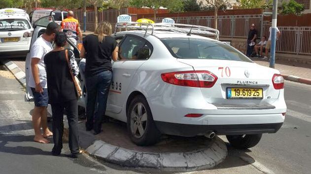 כתב אישום נגד נהג שגרם לפציעת נהגי מוניות