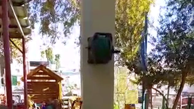 ''ילד שבר את ידה של הסייעת ועקר את ציפורניה''