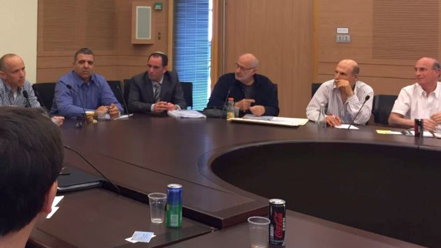 ''דואגים לאילת בנושא הקזינו אבל לא בנושא 'שדה דב'''