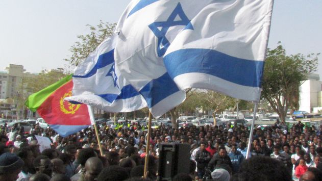 הילד השתין במכנסיים: האם חתכה את איבר מינו במספריים