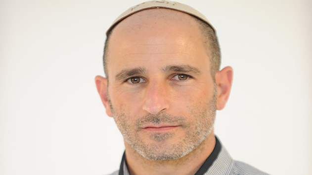 משה בן זיקרי מציג: אהבה זה כואב