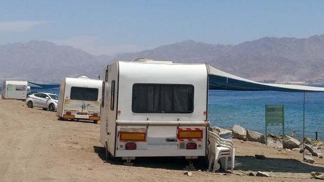 היכן האכיפה? עושים כסף מחוף ציבורי