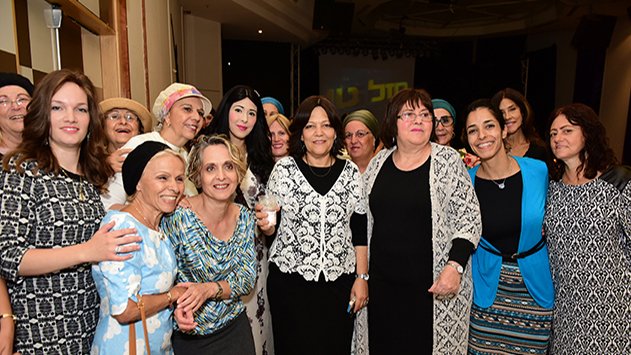 כשהרבנית הכט חגגה 60