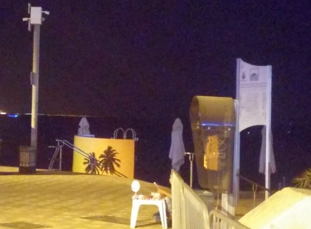 מול מצלמות האבטחה: הרוכלות הבלתי חוקית משגשגת בטיילת