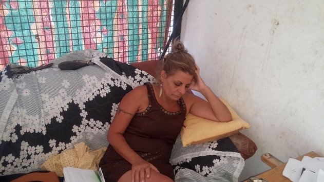 עמדה על גג בניין העירייה ואיימה להתאבד