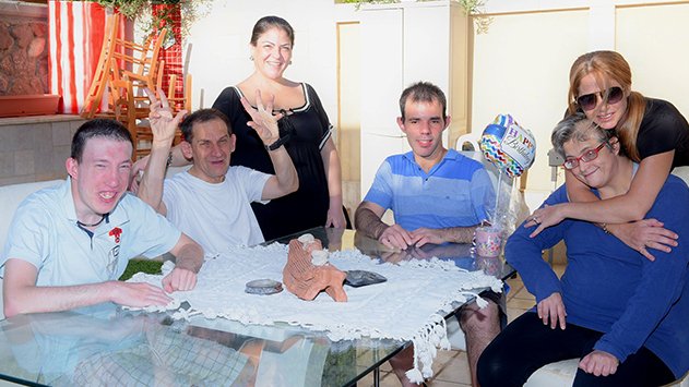 בתים מחבקים