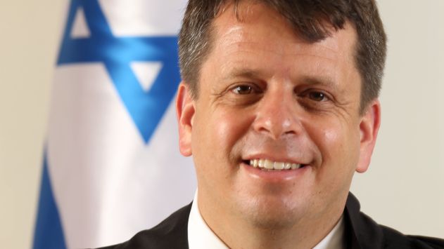 הפצועים אנוש נעלמו מהזירה ונתפסו יושבים תחת עץ