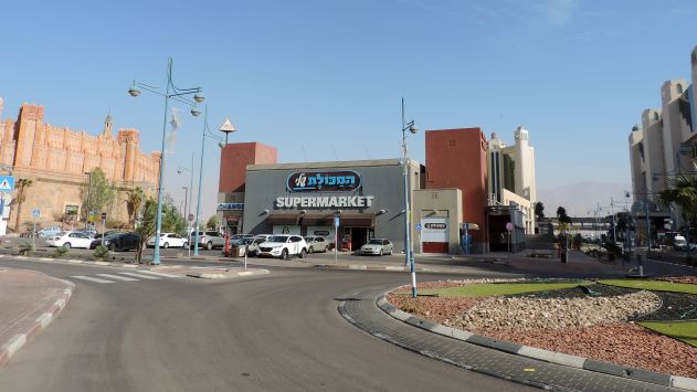 בלב אזור התיירות: מגדל בגובה עשר קומות