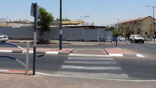 החשוד אחז בידה של הילדה ואמר: 'בואי אתי הביתה. אני אפנק אותך'