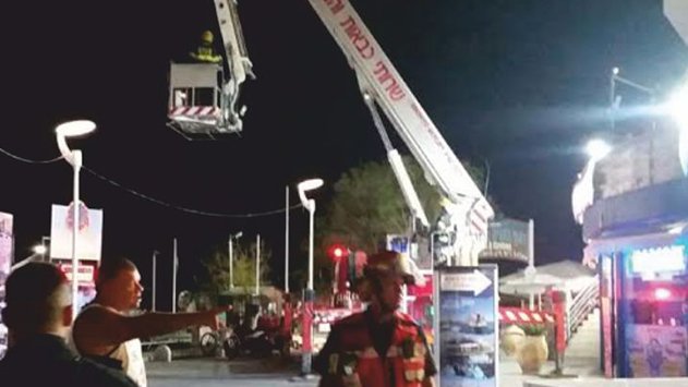 נתקעו בין שמיים לארץ