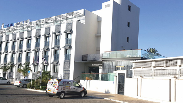 עיריית אילת: מלון סוליי השתלט על שטח חניה ציבורי