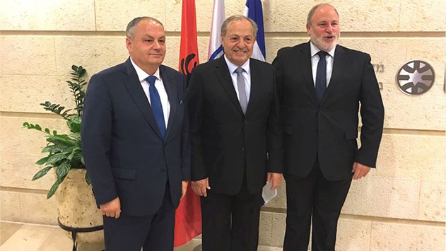 מנשה גץ מונה  לקונסול כבוד  של אלבניה באילת