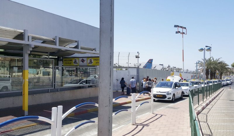 נהגי המוניות בשדה לא לוקחים נסיעות קצרות או ללא מזוודות