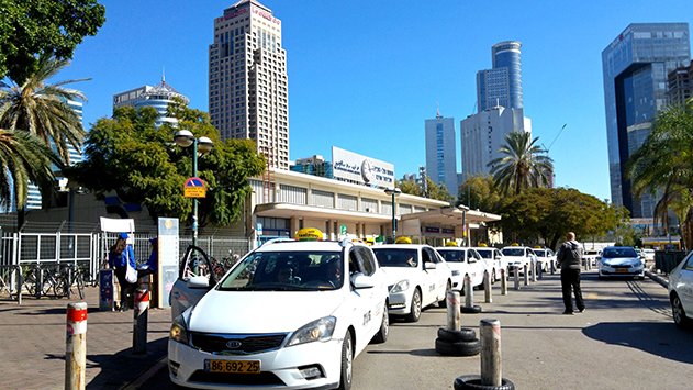 עם הרגל על הגז