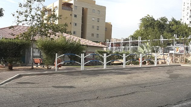 ערב ערב עוקב הוסדרה העצירה מול גן ברקן