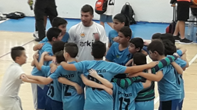 תנו להם במתח