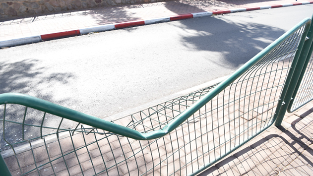 זהירות, עמודים נושרים